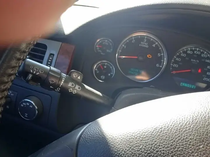 Chevrolet Suburban 2008 photo 4