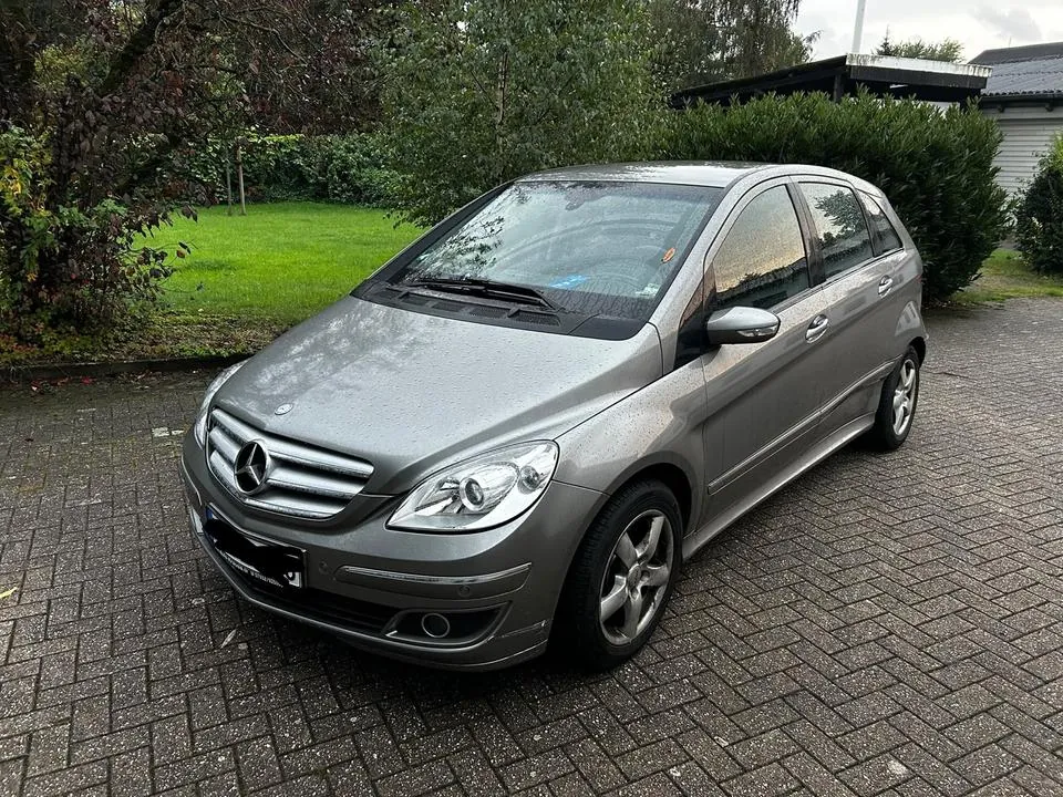 Mercedes-Benz B 200