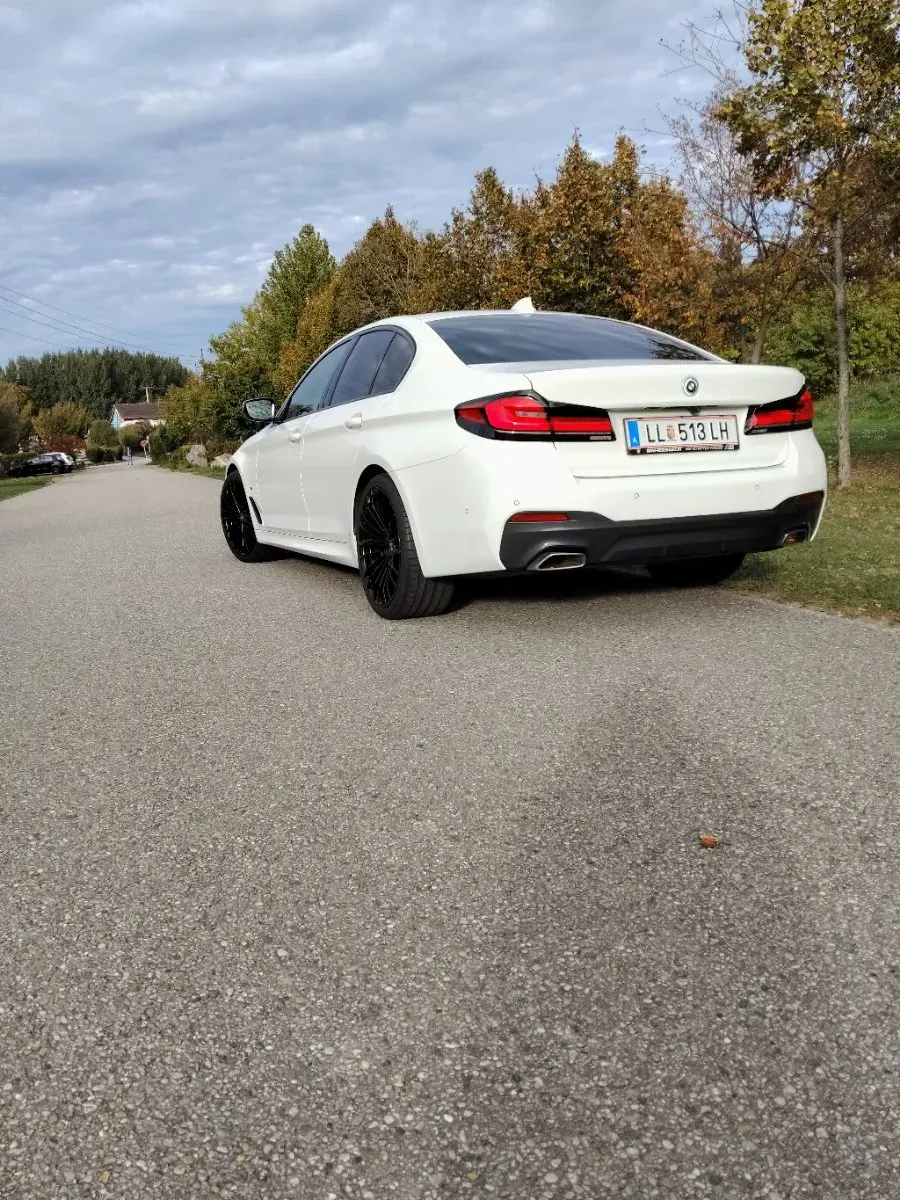 BMW 5 Series 2022 photo 2