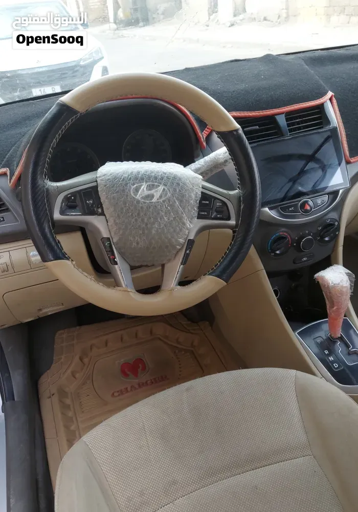 Hyundai Accent 2013 photo 2