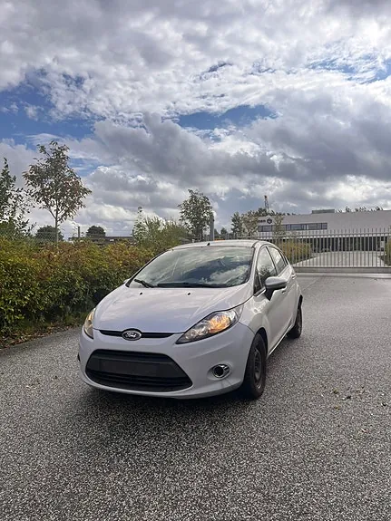 Ford Fiesta 2011 photo 2