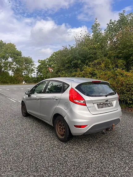 Ford Fiesta 2011 photo 4