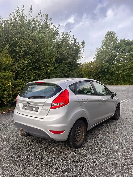 Ford Fiesta 2011 photo 3