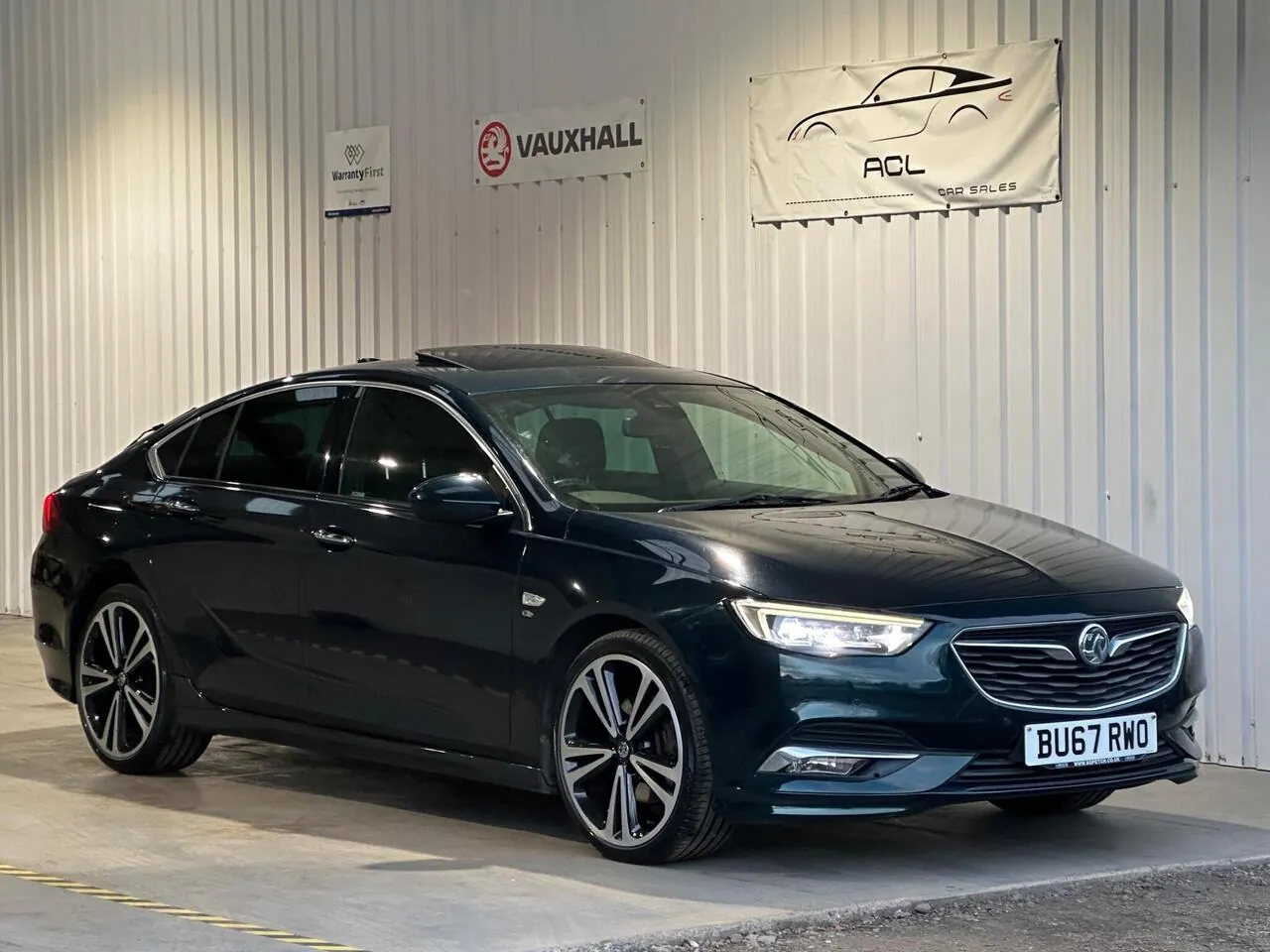 Vauxhall Insignia 2017 photo 2
