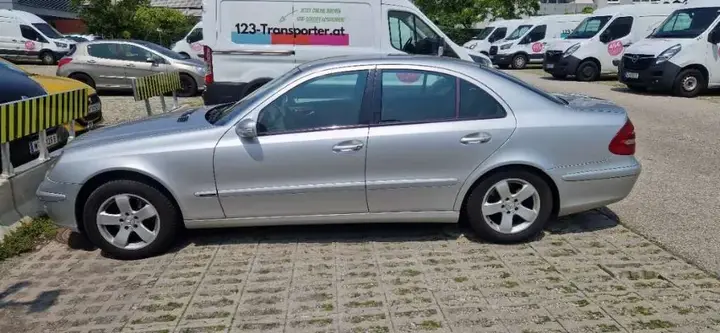Mercedes-Benz E-Class 2005 photo 2