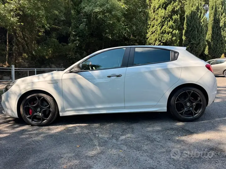 Alfa Romeo Giulietta 2017 photo 4