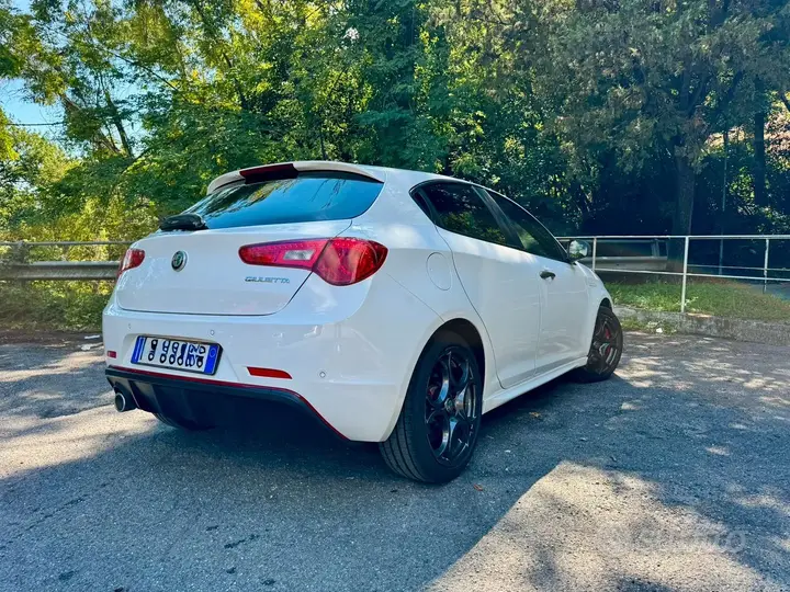 Alfa Romeo Giulietta 2017 photo 2