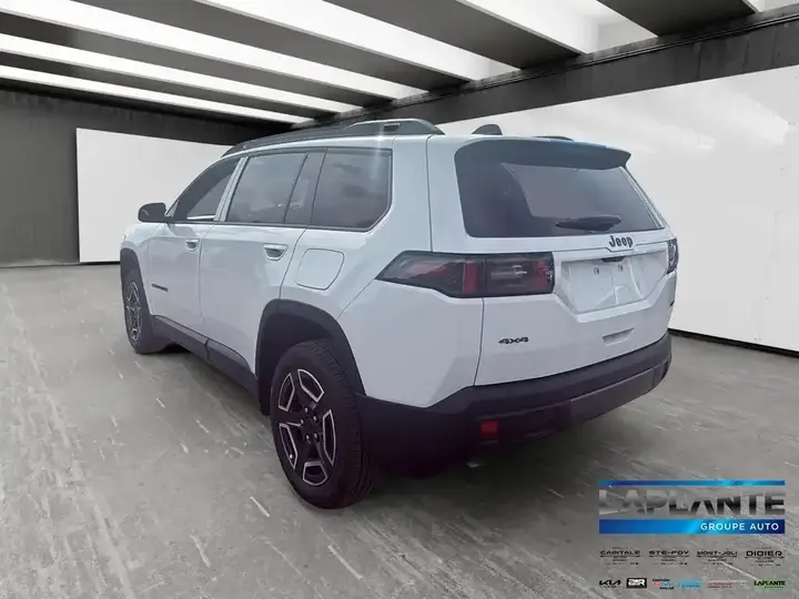 Jeep Cherokee 2026 photo 4