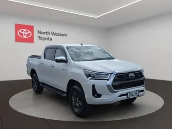 Toyota Hilux 2023 photo 2