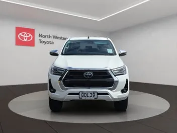 Toyota Hilux 2023 photo 3