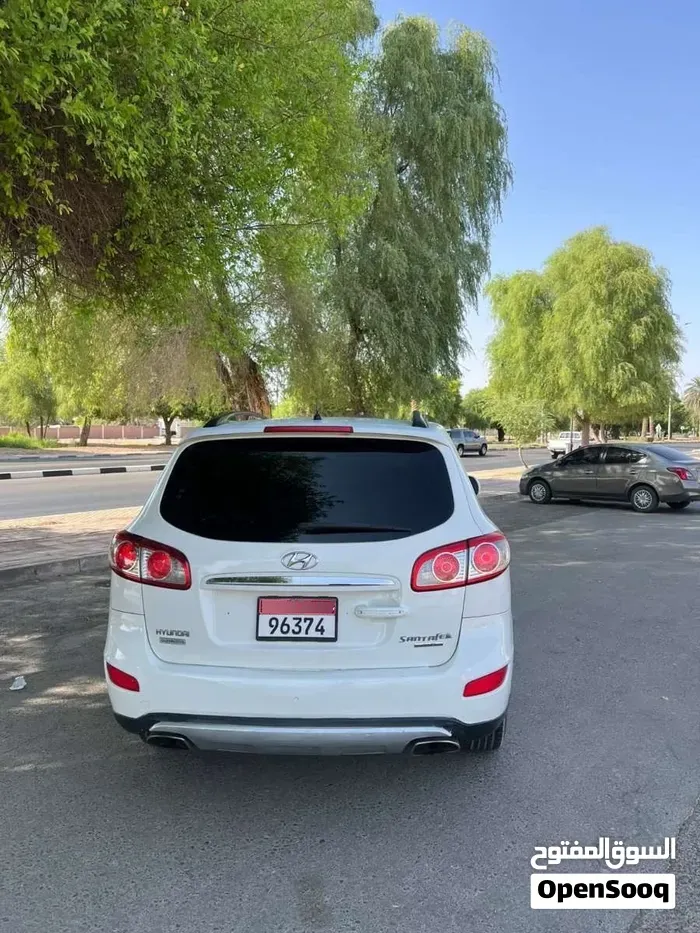 Hyundai Santa Fe 2012 photo 2