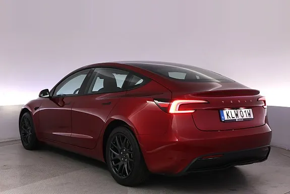Tesla Model 3 2024 photo 2