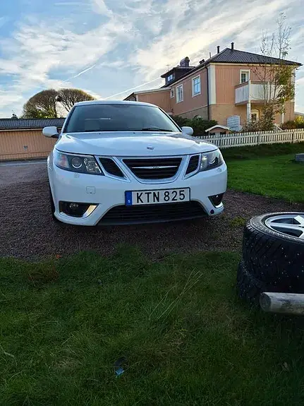 Saab 9-3 2010 photo 3