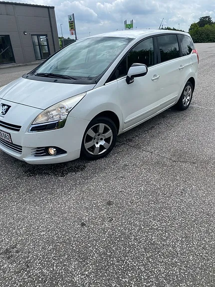 Peugeot 5008 2012 photo 2