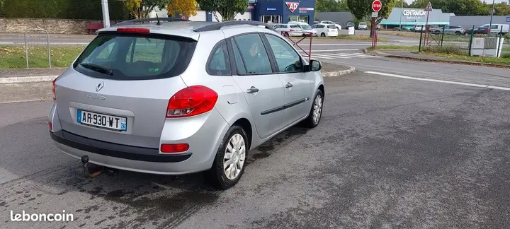 Renault Clio 2010 photo 3