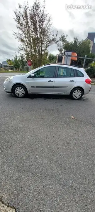 Renault Clio 2010 photo 2