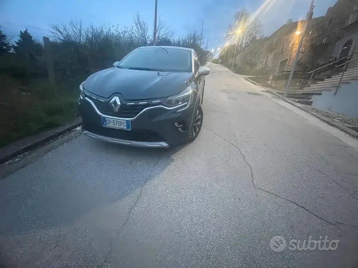 Renault Captur 2023 photo 2
