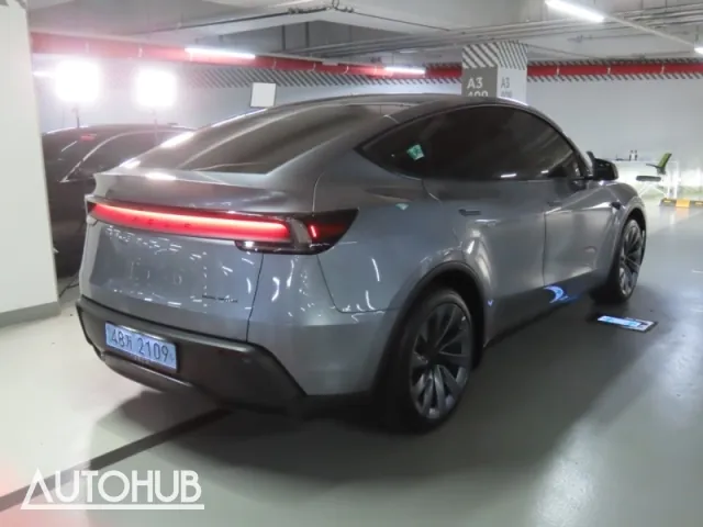 Tesla Model Y 2026 photo 3