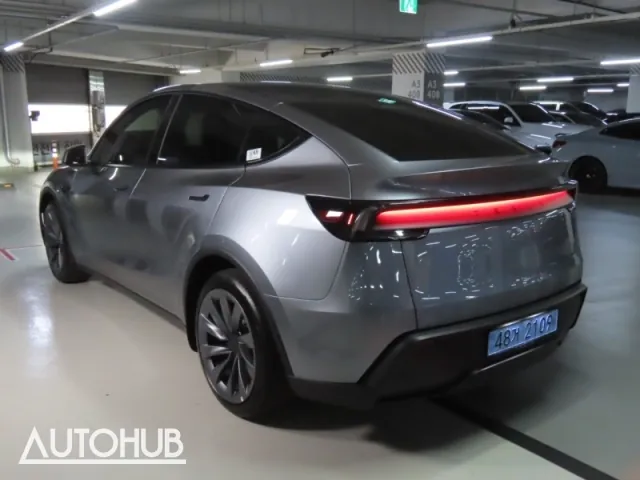 Tesla Model Y 2026 photo 4