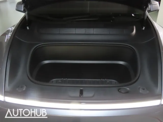 Tesla Model Y 2026 photo 5