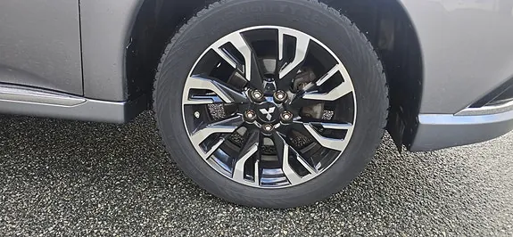 Mitsubishi Outlander 2017 photo 2