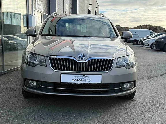 Skoda Superb 2015 photo 2