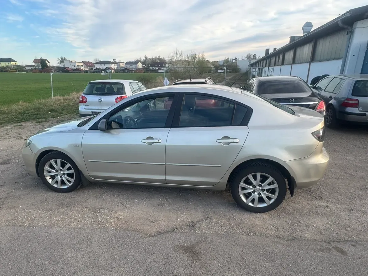 Mazda Mazda3 2007 photo 3
