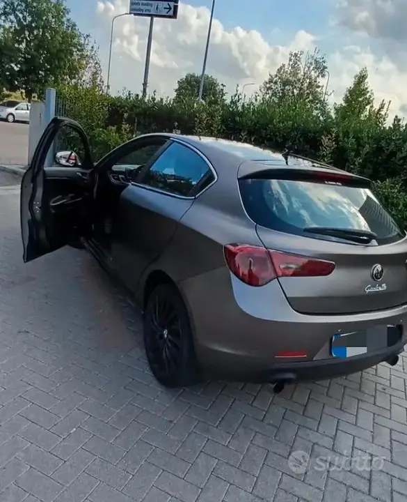Alfa Romeo Giulietta 2013 photo 2