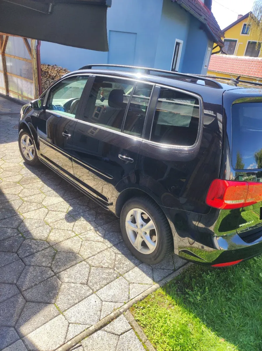 Volkswagen Touran 2012 photo 3