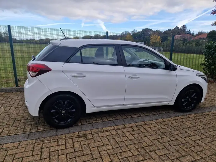 Hyundai I20 2016 photo 3