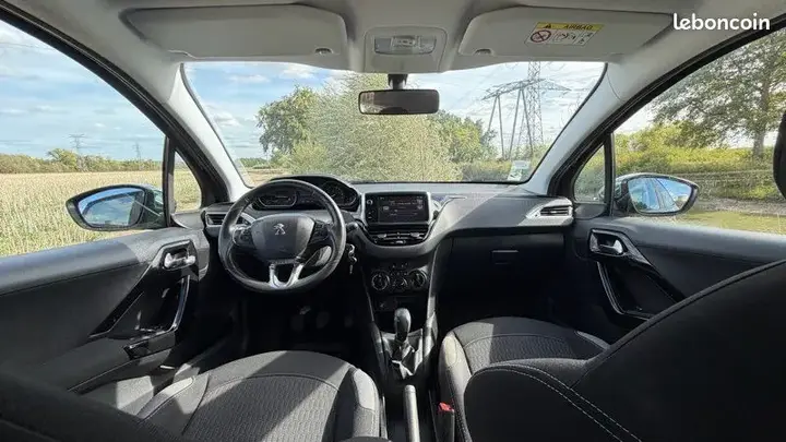 Peugeot 208 2017 photo 3