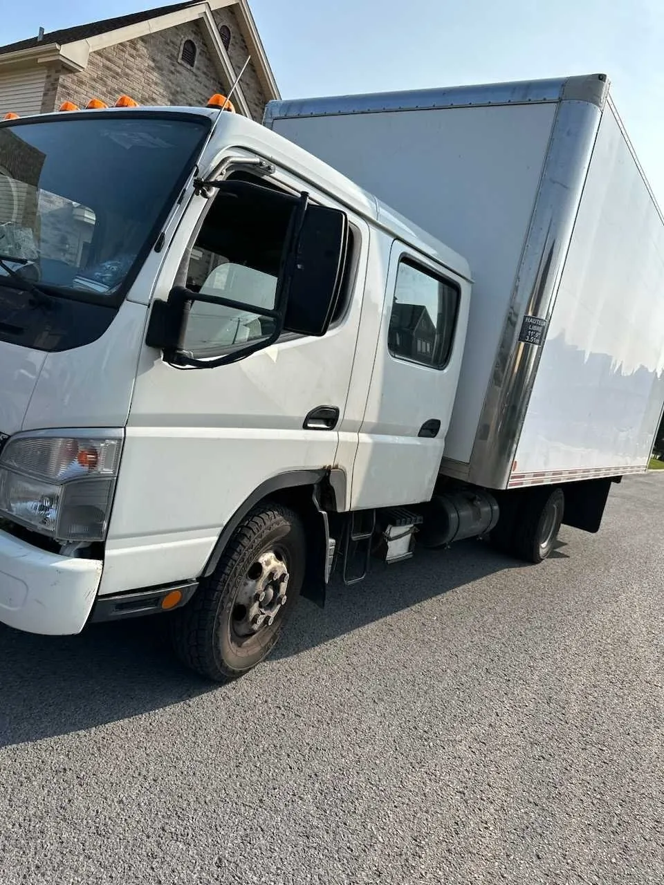 Mitsubishi Fuso 2010 photo 2
