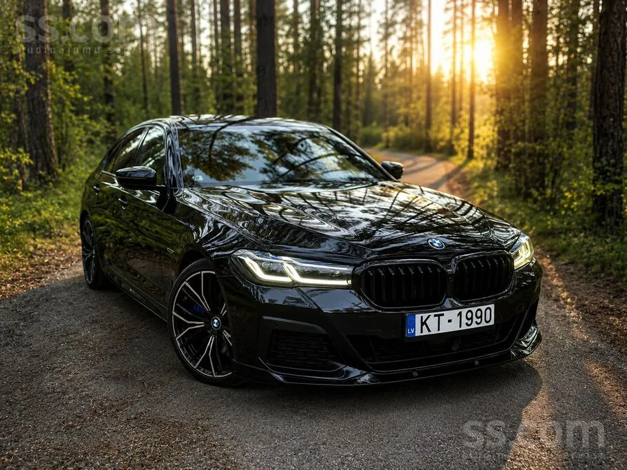 BMW 545E 2022 photo 2