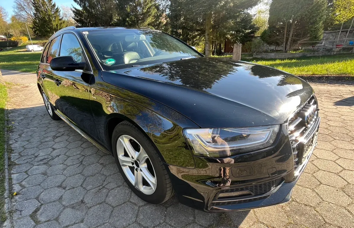 Audi A4 2015 photo 2