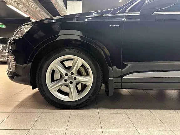 Audi Q7 2017 photo 2