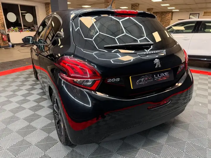 Peugeot 208 2017 photo 5
