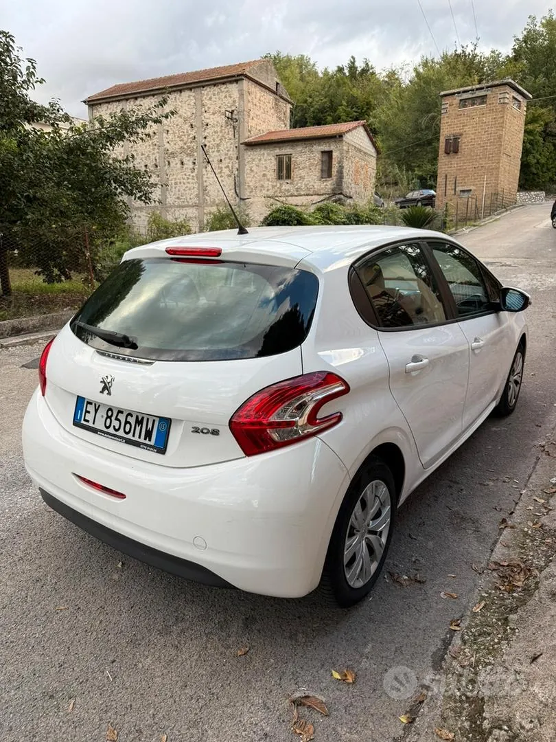 Peugeot 208