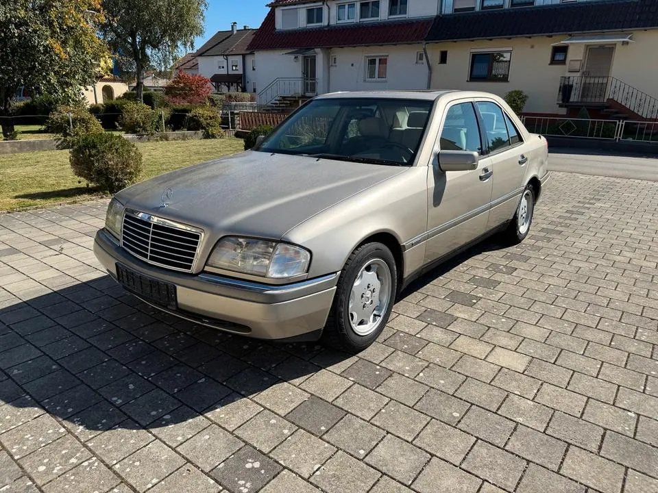 Mercedes-Benz W202