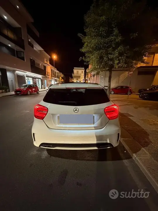 Mercedes-Benz A 180 2015 photo 2