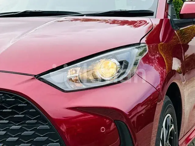 Toyota Yaris 2023 photo 2