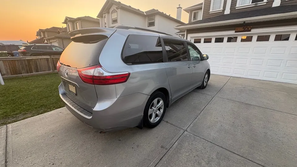 Toyota Sienna 2015 photo 4