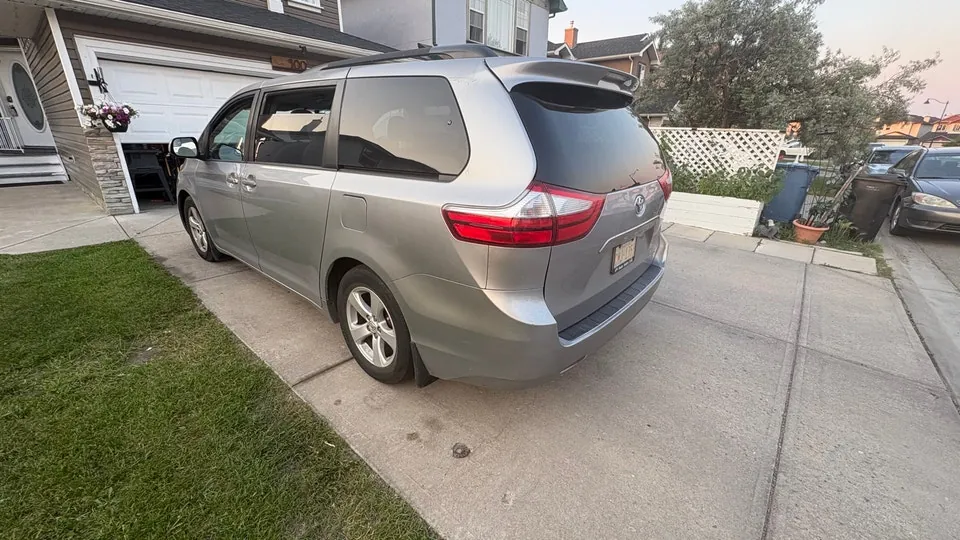 Toyota Sienna 2015 photo 3