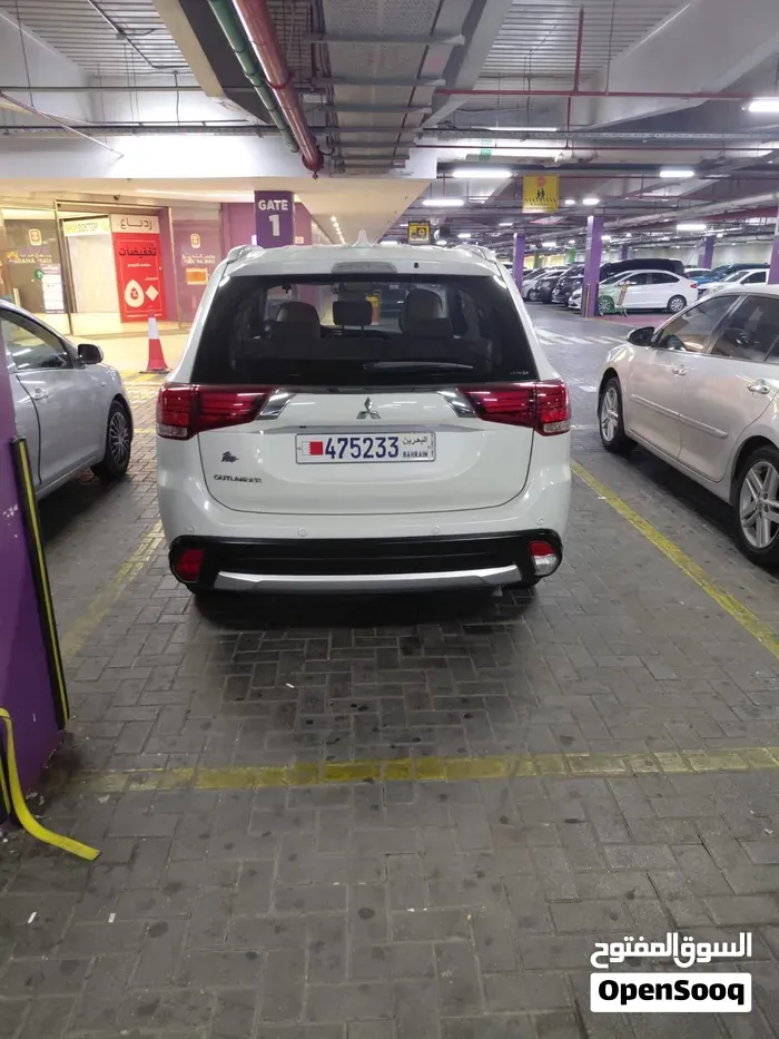 Mitsubishi Outlander 2018 photo 2
