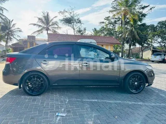 Kia Cerato 2011 photo 3
