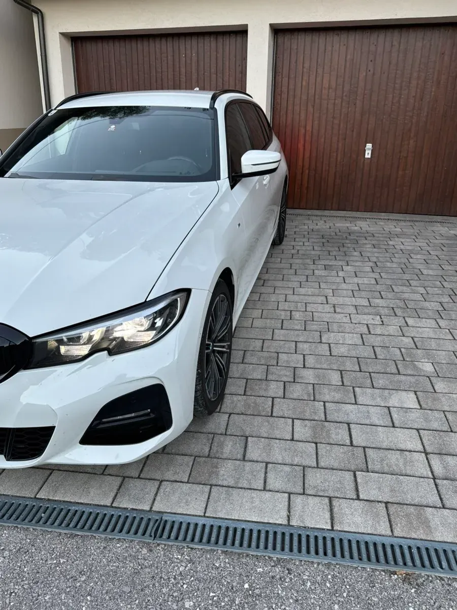 BMW 3 Series 2020 photo 2