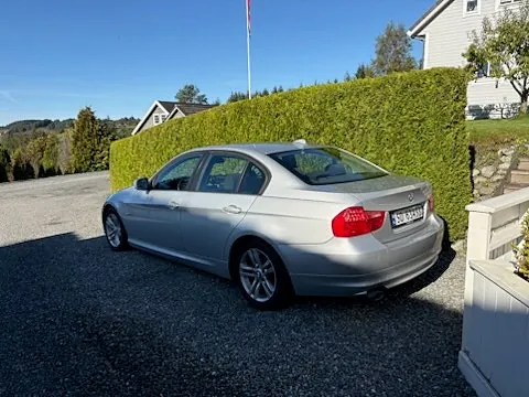 BMW 318D 2008 photo 2