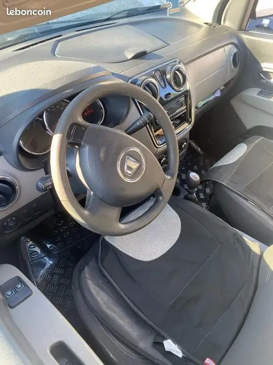 Dacia Lodgy 2012 photo 2