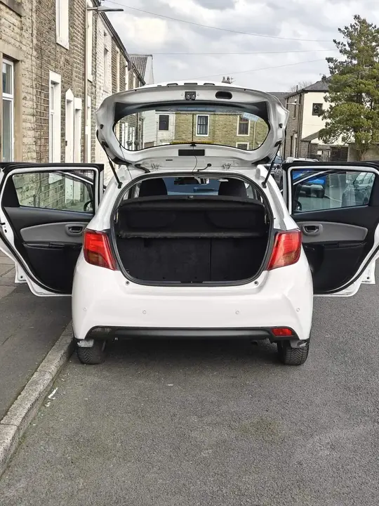 Toyota Yaris 2015 photo 4