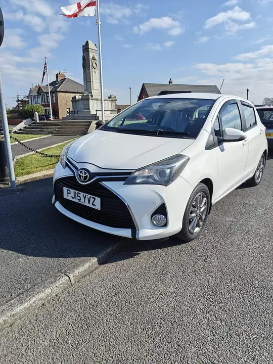 Toyota Yaris 2015 photo 3