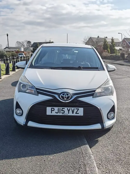 Toyota Yaris 2015 photo 2